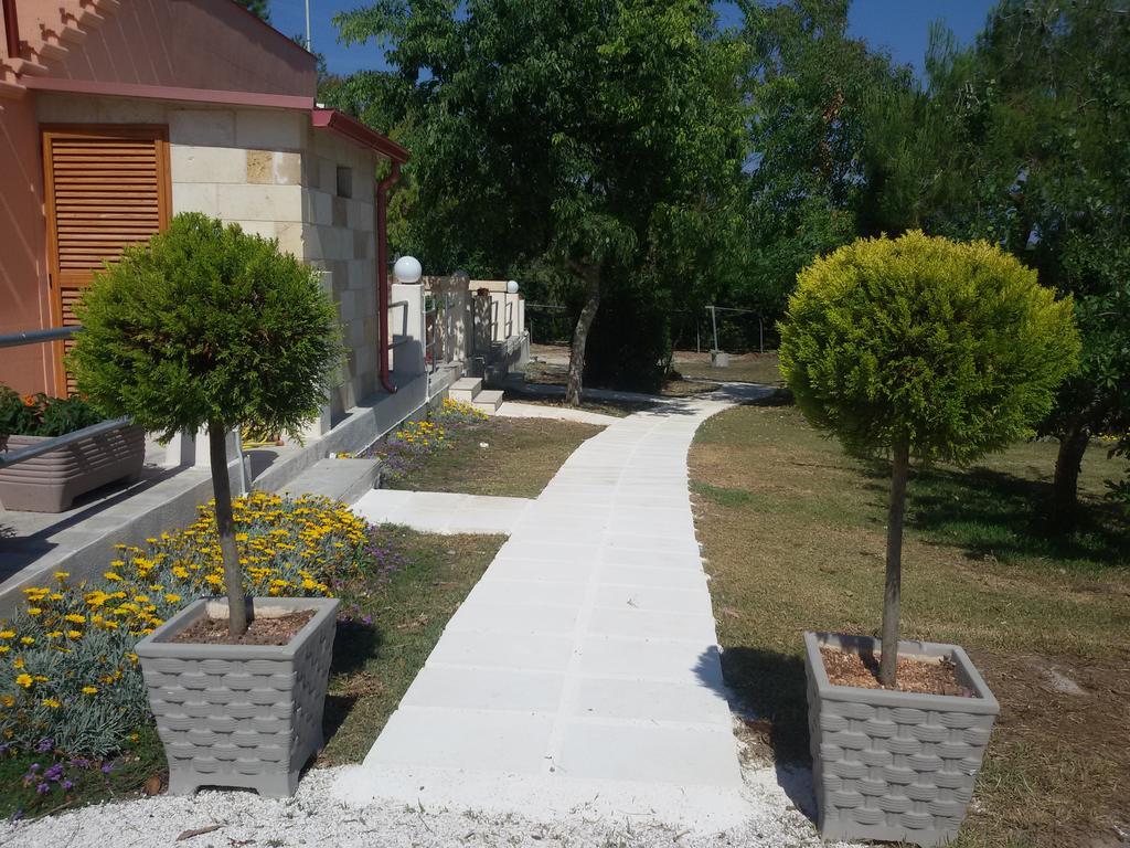Appartamenti Turistici Aprile Antonio Luigi Borgagne Exterior foto